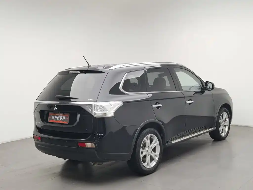 Mitsubishi Outlander (Import) — миниатюра 2