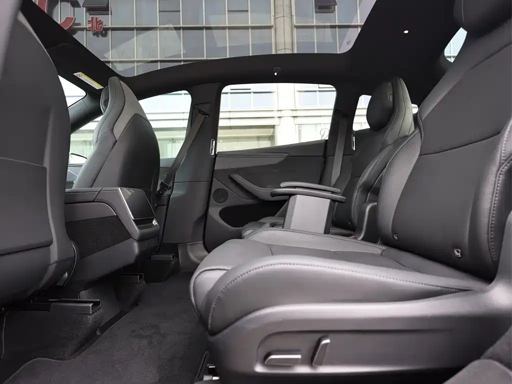 Tesla Model Y L — миниатюра 15