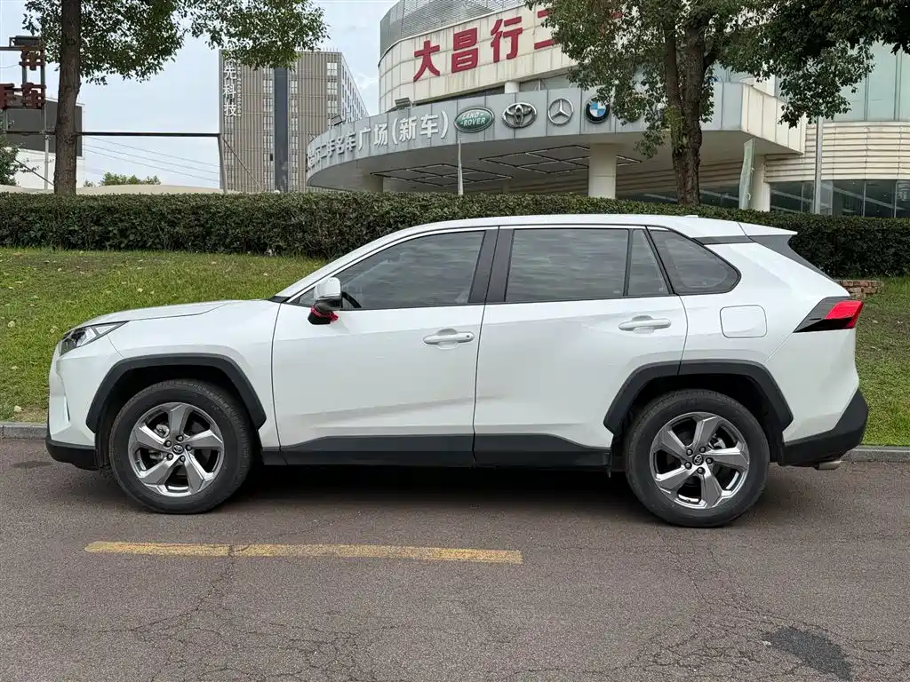 Toyota RAV4 2022 2.0L CVT Plus