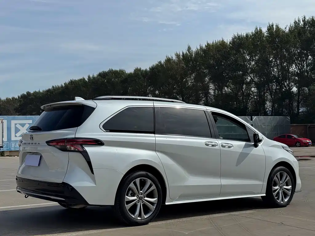 Toyota Sienna — миниатюра 6