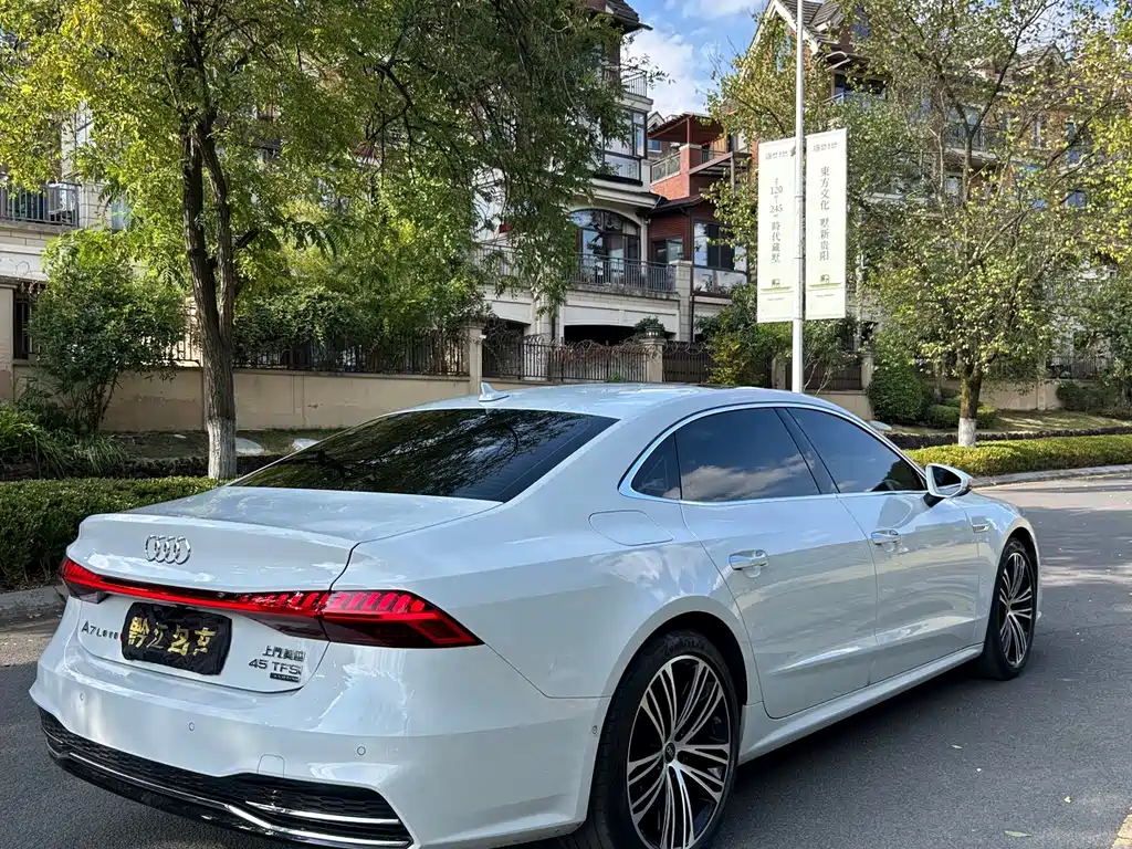 Audi A7L — миниатюра 6