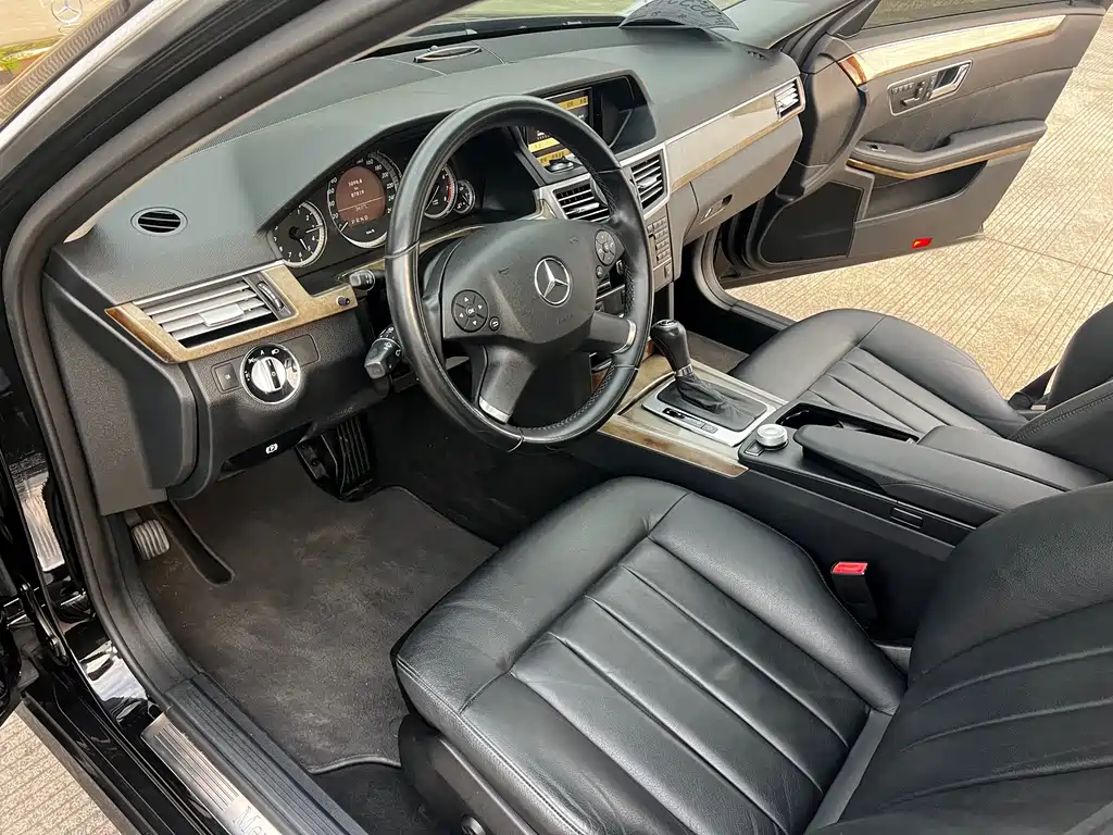 Mercedes-Benz E-Class (Import) — миниатюра 10