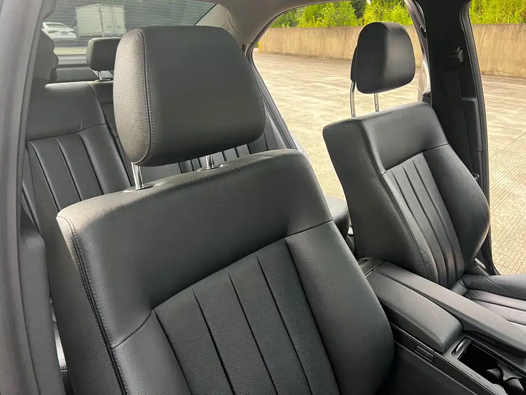 Mercedes-Benz E-Class (Import) — миниатюра 20