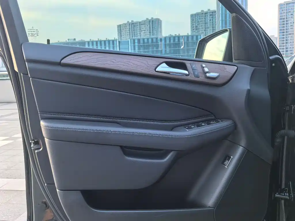 Mercedes-Benz GLE (Import) — миниатюра 7