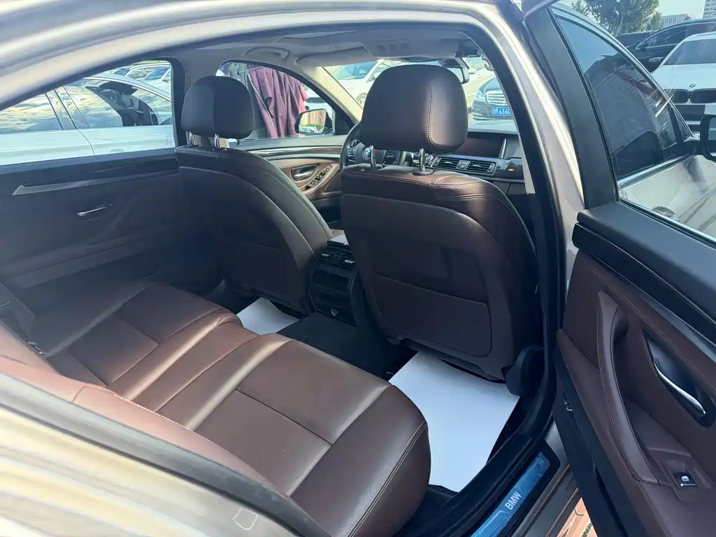 BMW 5 Series — миниатюра 8