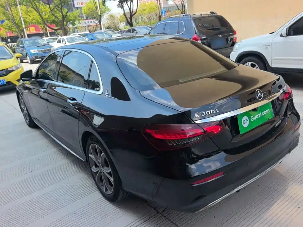 Mercedes-Benz E-Class — миниатюра 5