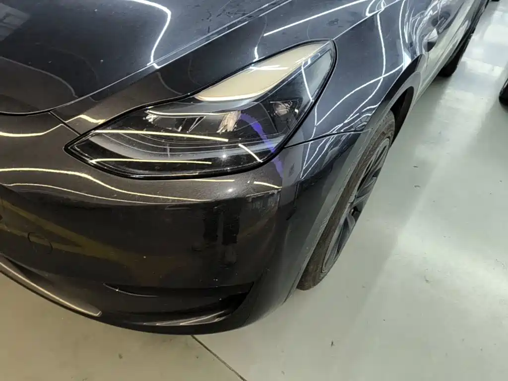 Tesla Model Y — миниатюра 24