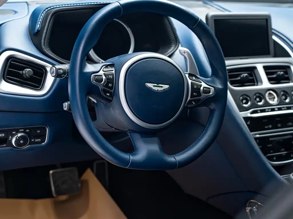 Aston Martin DB11 — миниатюра 14