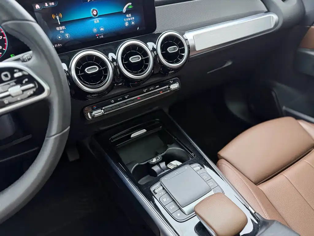 Mercedes-Benz GLB — миниатюра 13
