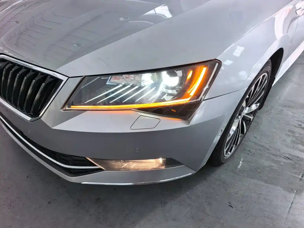 Skoda Superb — миниатюра 18