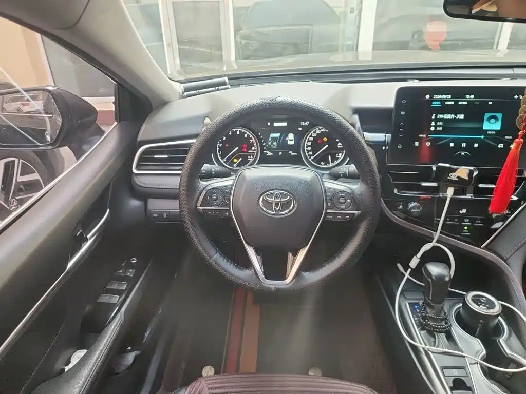 Toyota Camry — миниатюра 3