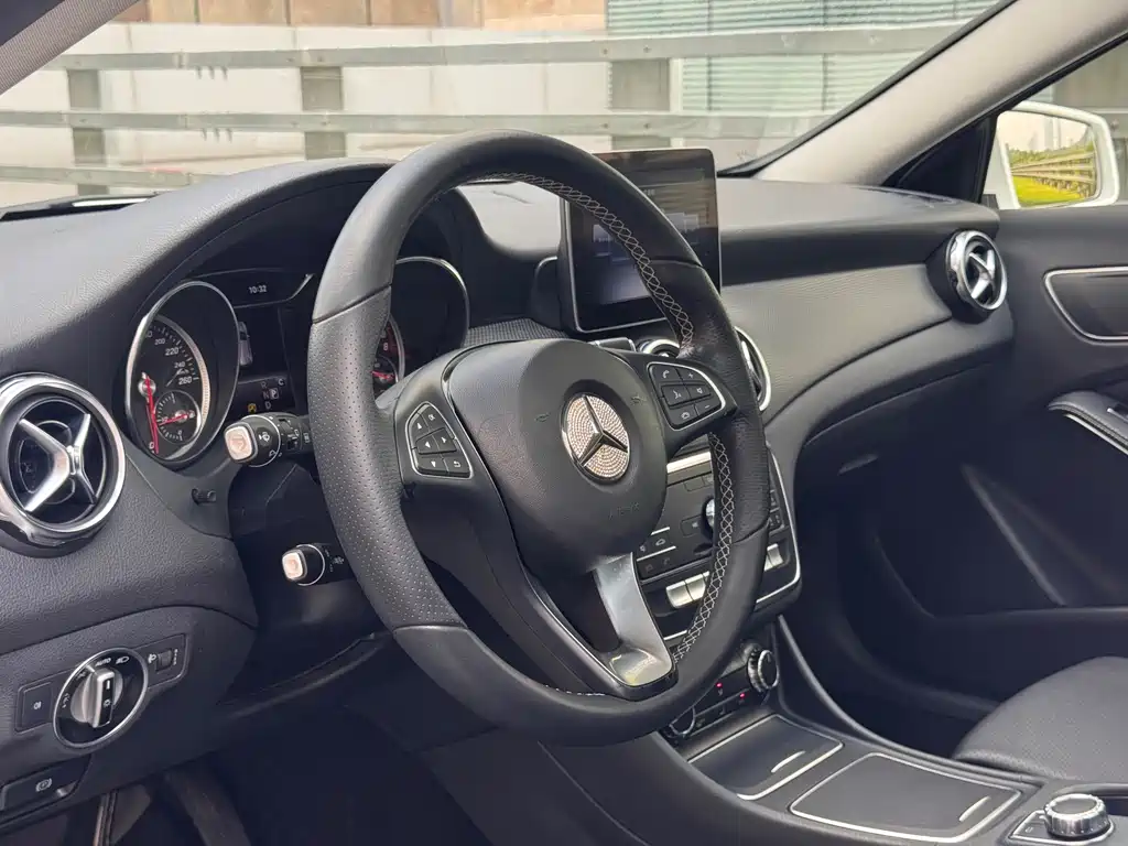 Mercedes-Benz GLA — миниатюра 15