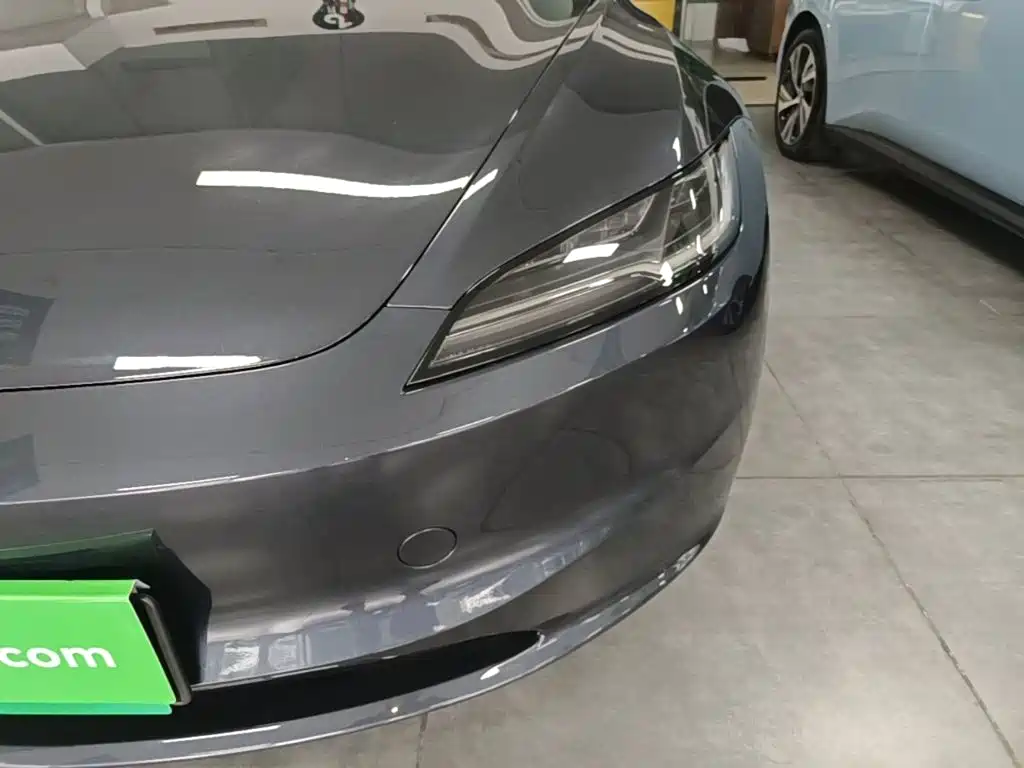 Tesla Model 3 — миниатюра 24