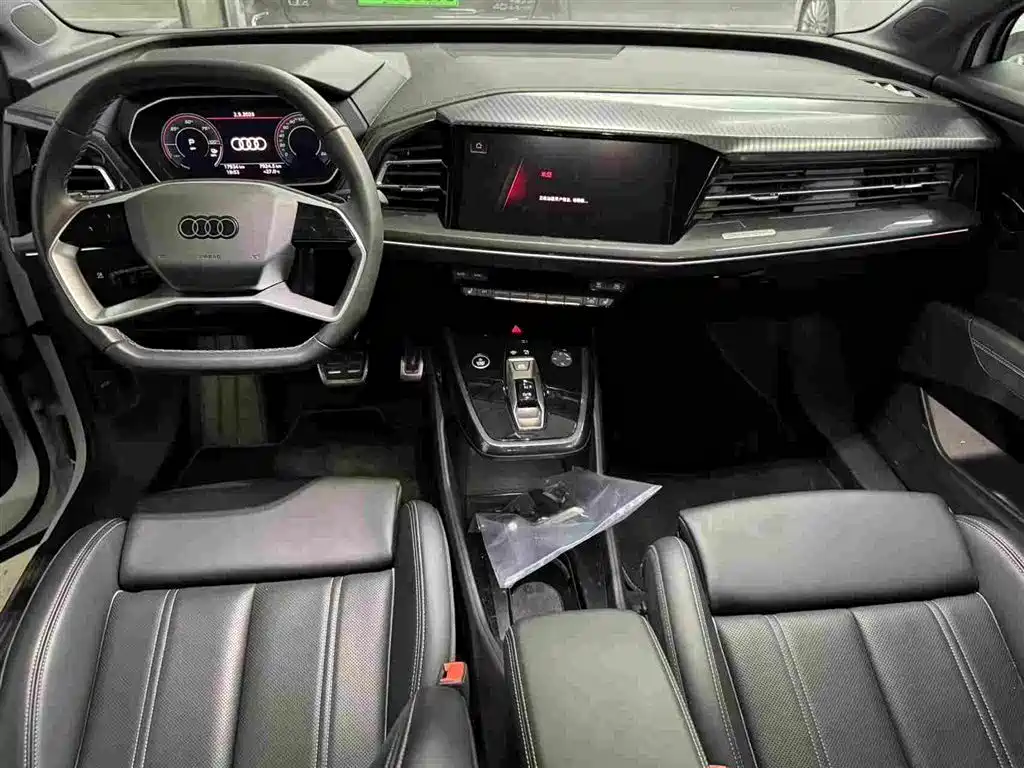 Audi Q4 e-tron — миниатюра 2