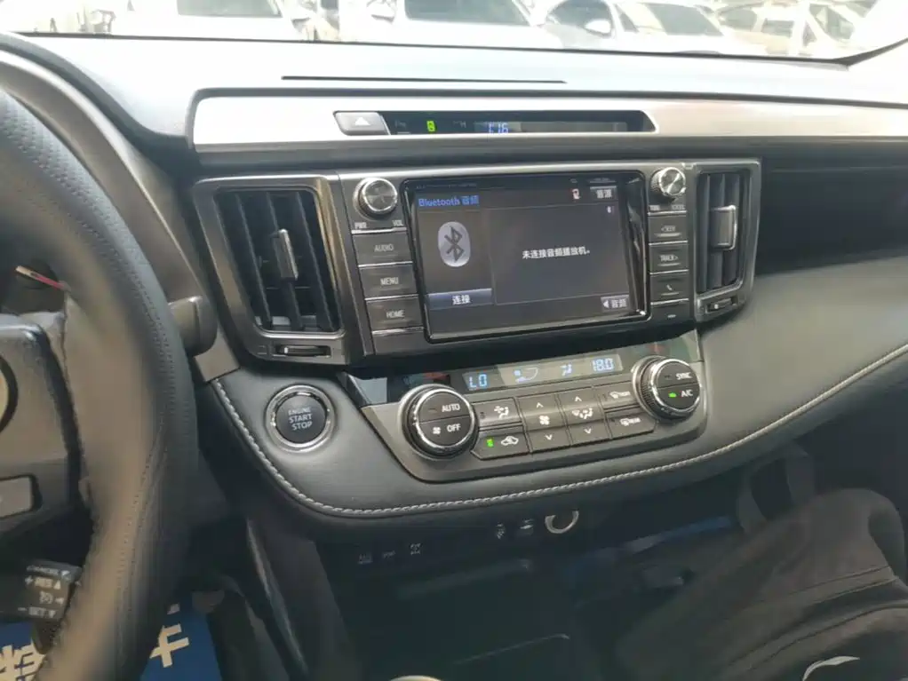 Toyota RAV4 — миниатюра 13
