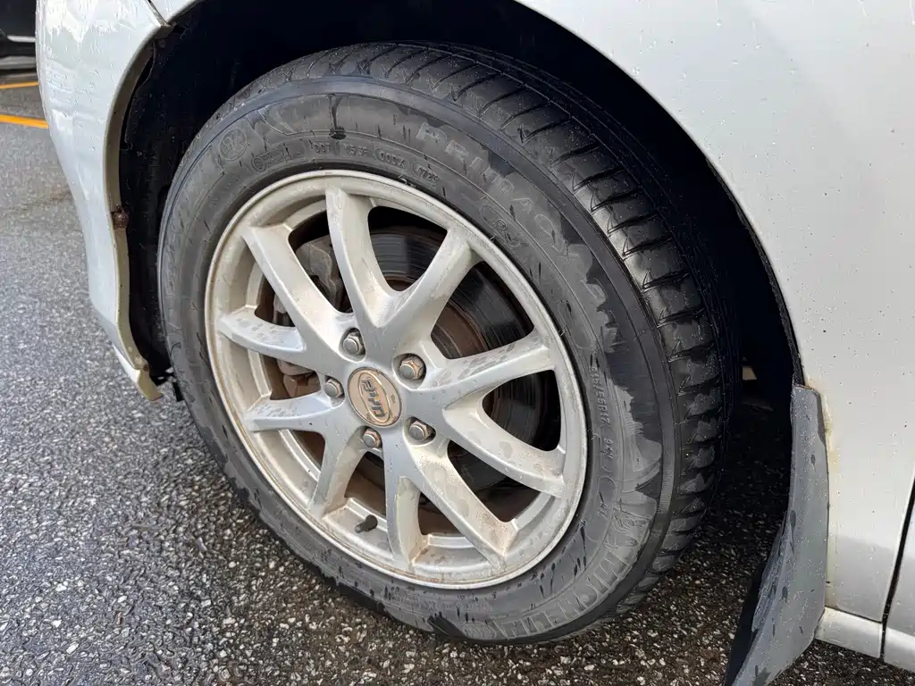 BYD M6 — миниатюра 15