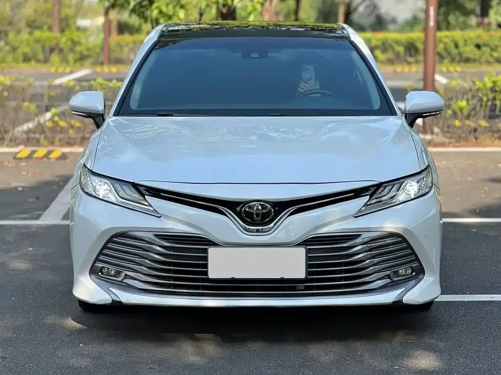 Toyota Camry — миниатюра 3