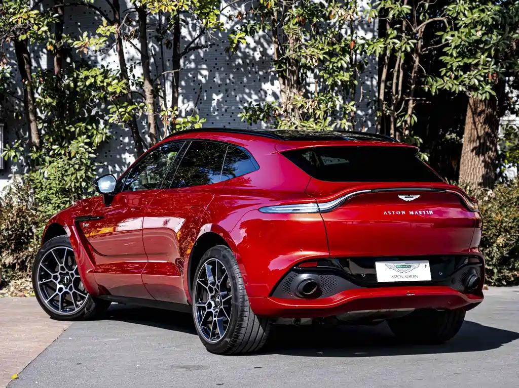 ASTON MARTIN DBX