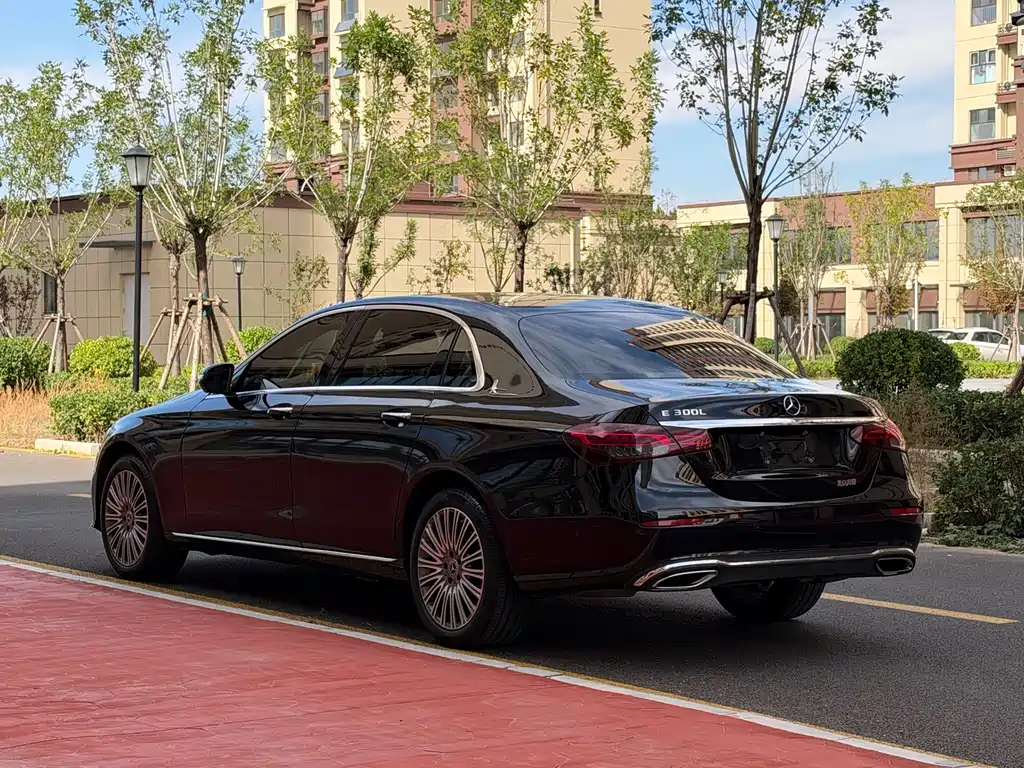 Mercedes-Benz E-Class — миниатюра 5