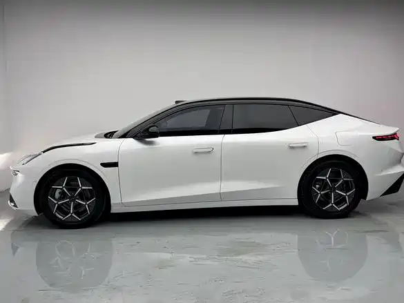 Lynk & Co 10 — миниатюра 3