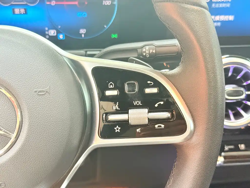 Mercedes-Benz EQA - фото 35