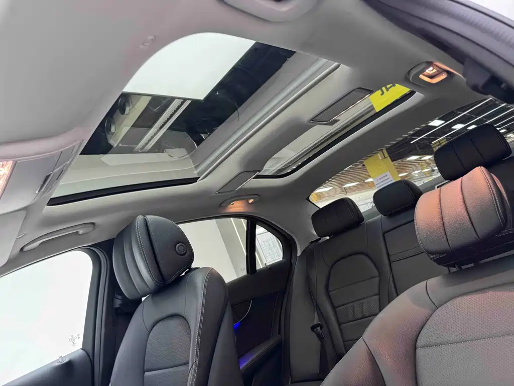 Mercedes-Benz C-Class — миниатюра 12