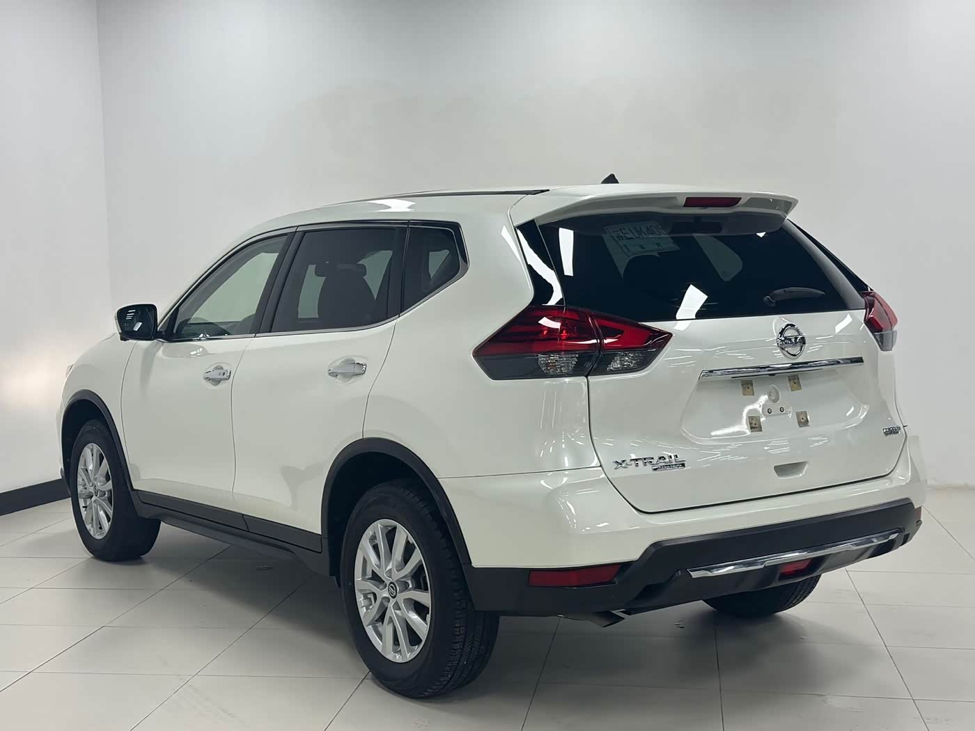 Nissan X-Trail 2.0 л 2023 г. Белый, пробег 39000 км