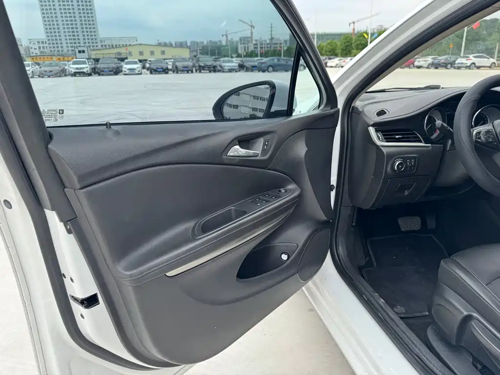 Buick Verano — миниатюра 12