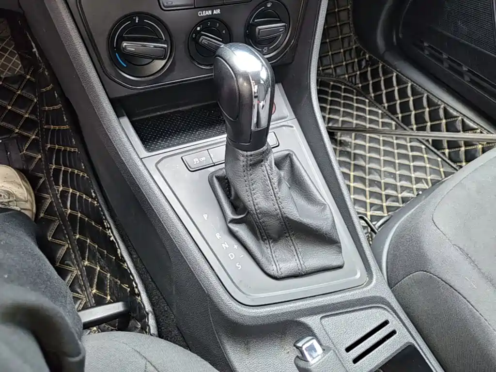 Volkswagen Lavida — миниатюра 10