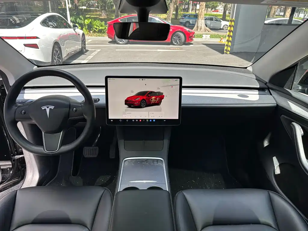 Tesla Model Y — миниатюра 7