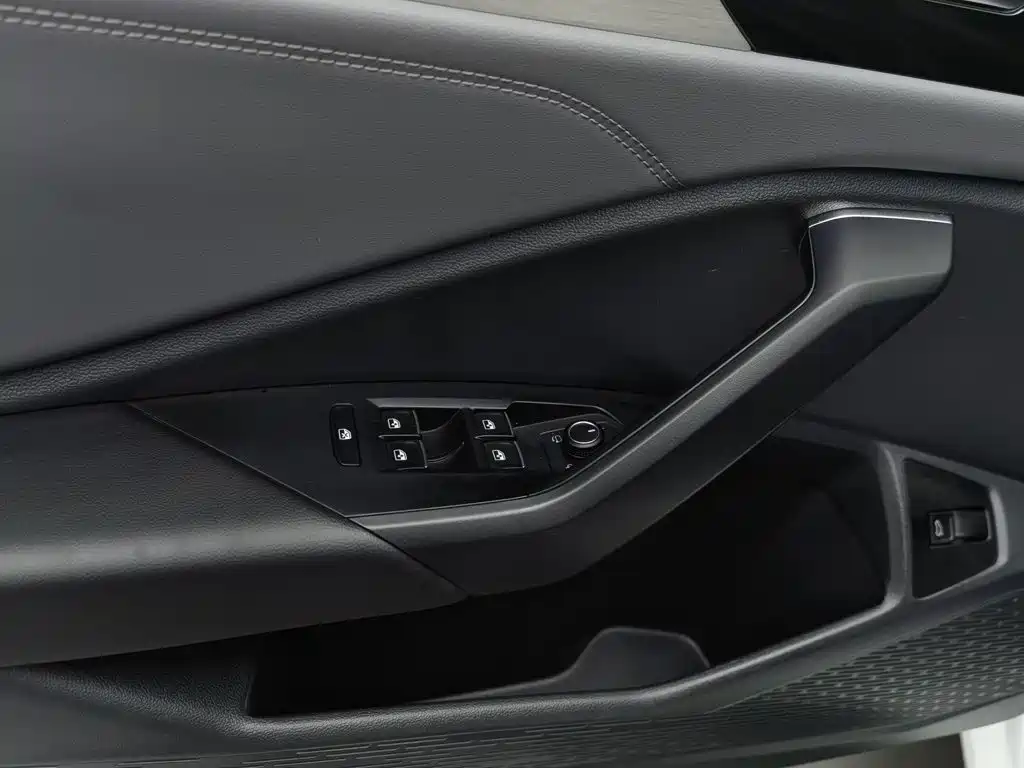Volkswagen Sagitar — миниатюра 9