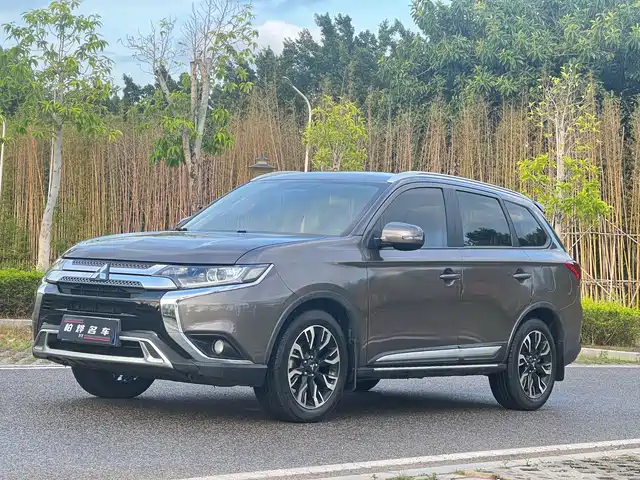 MITSUBISHI OUTLANDER 2020