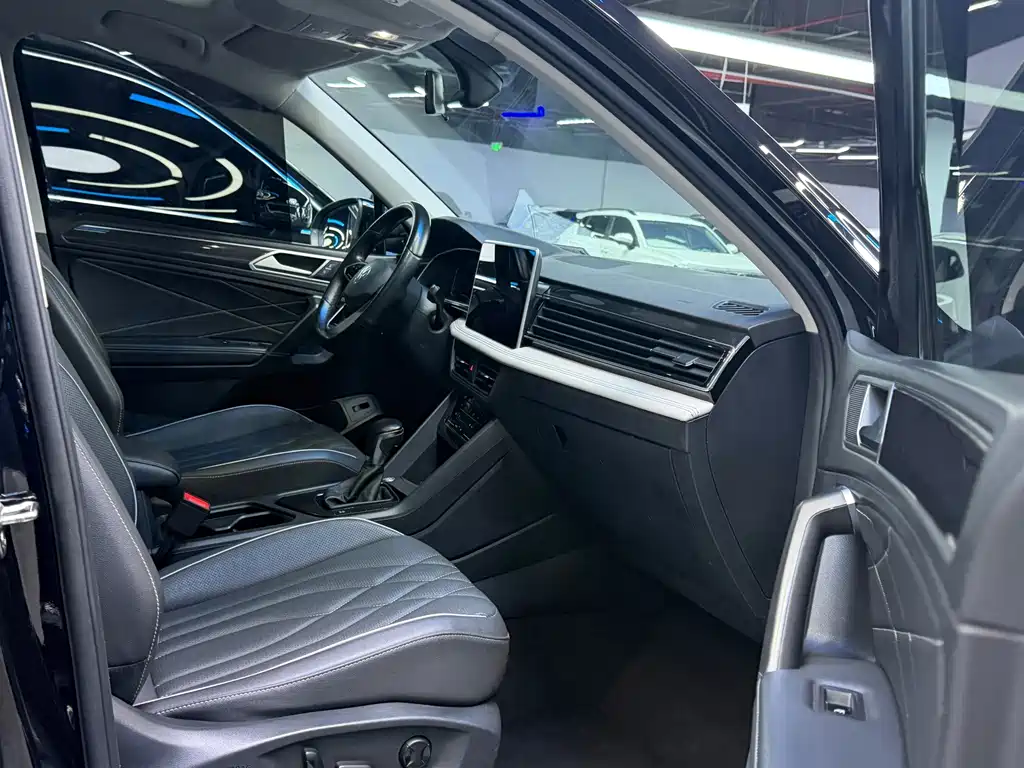 Volkswagen Tiguan L — миниатюра 11