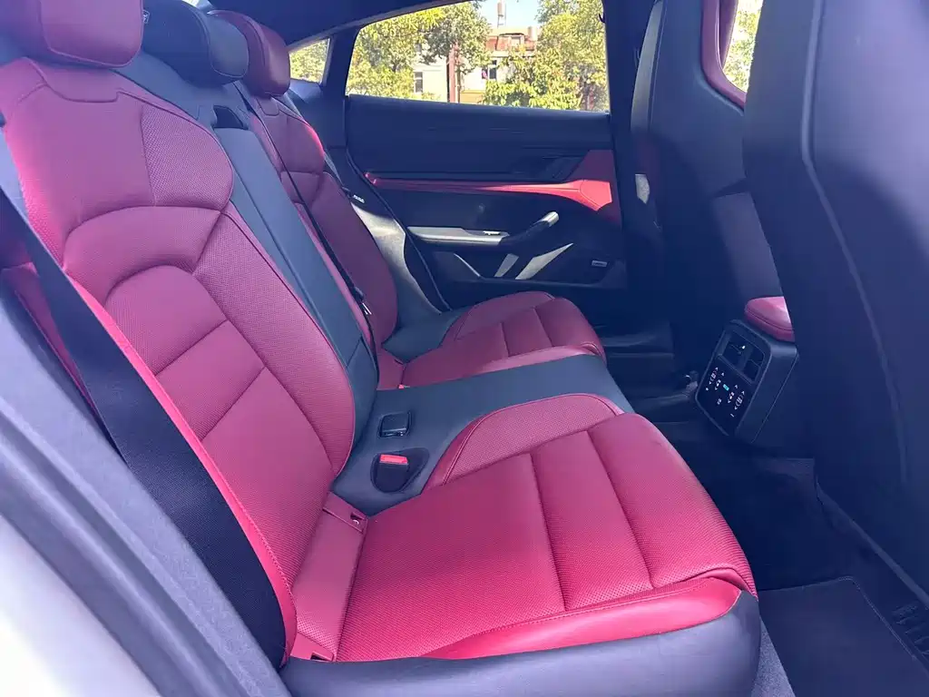Porsche Taycan — миниатюра 12