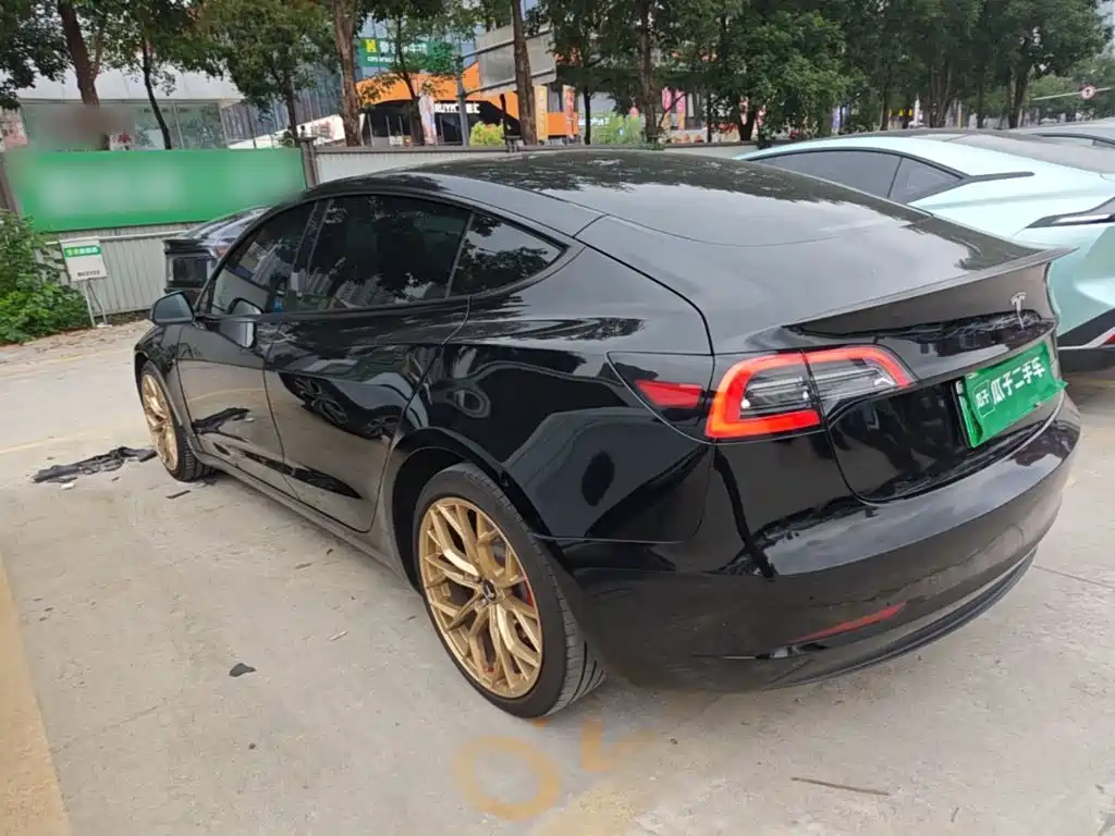 Tesla Model 3 — миниатюра 5