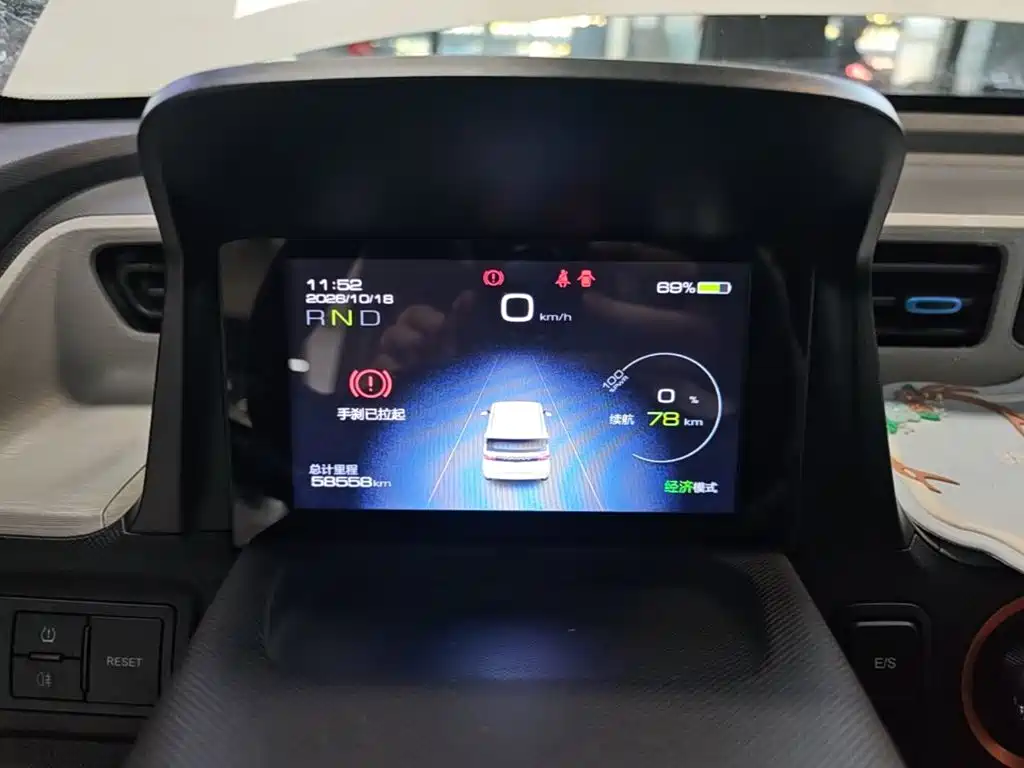 Wuling MINIEV — миниатюра 12
