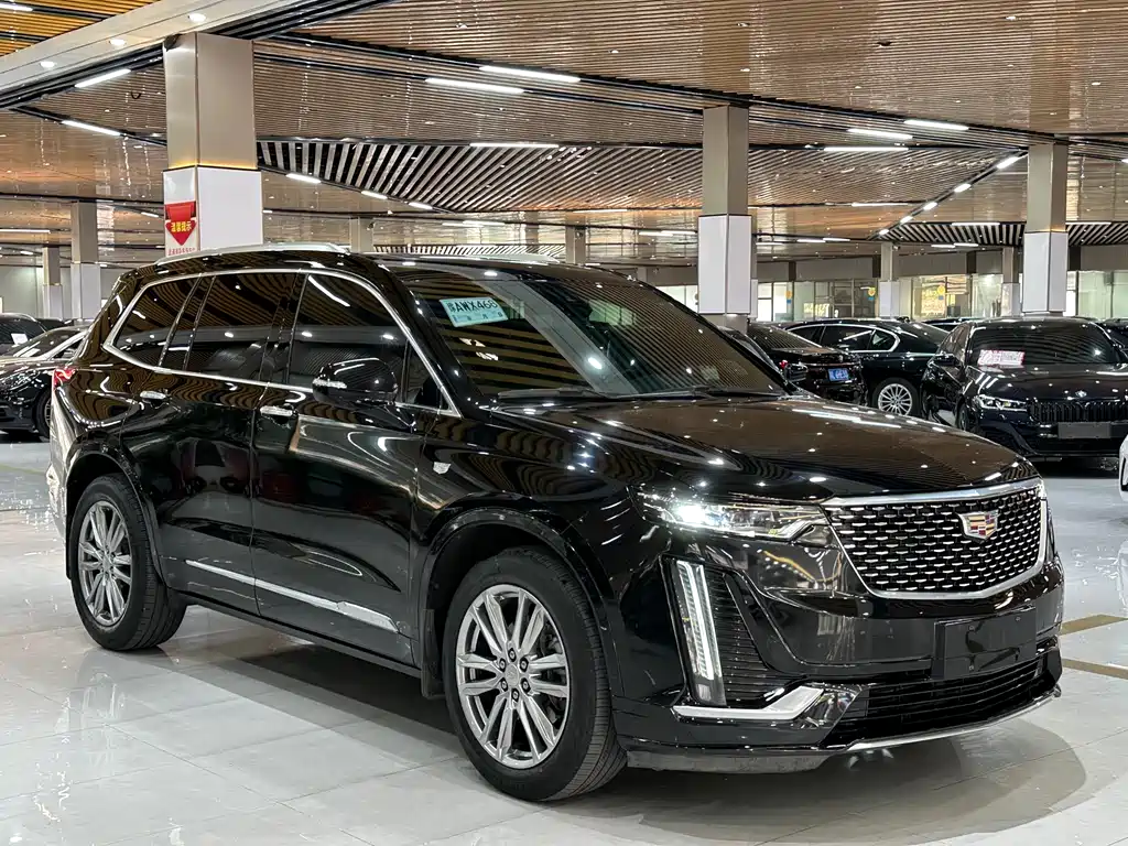 CADILLAC XT6