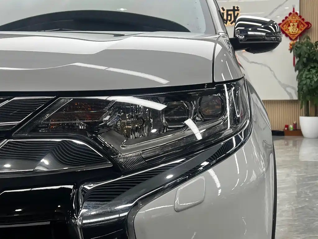 Mitsubishi Outlander — миниатюра 9