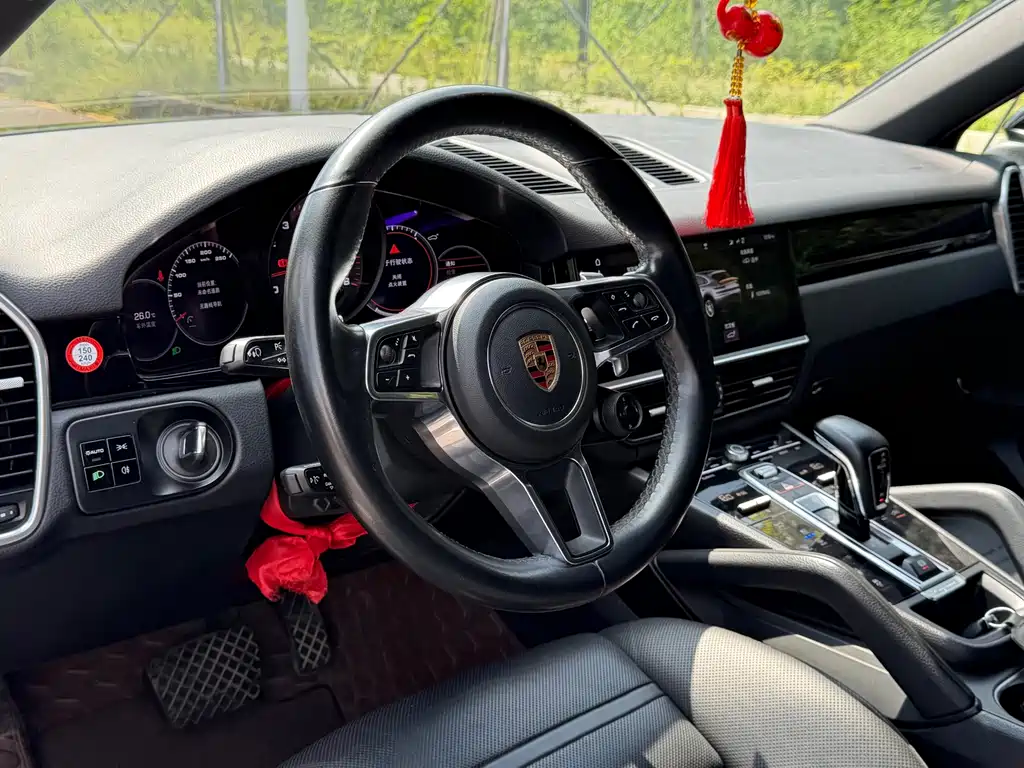 Porsche Cayenne — миниатюра 4