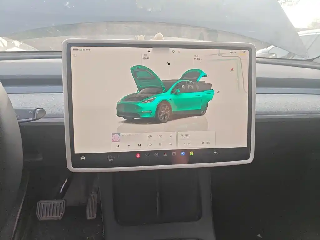 Tesla Model Y — миниатюра 6