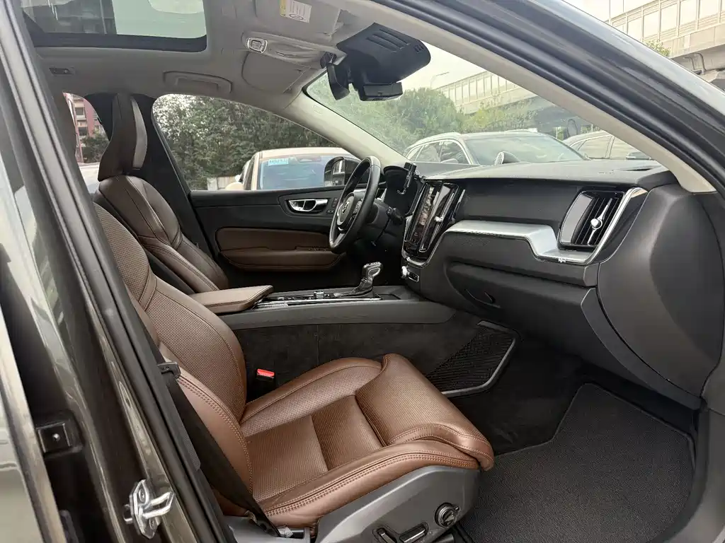 Volvo XC60 — миниатюра 10