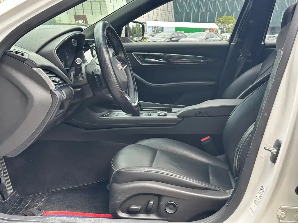 Cadillac CT5 — миниатюра 8
