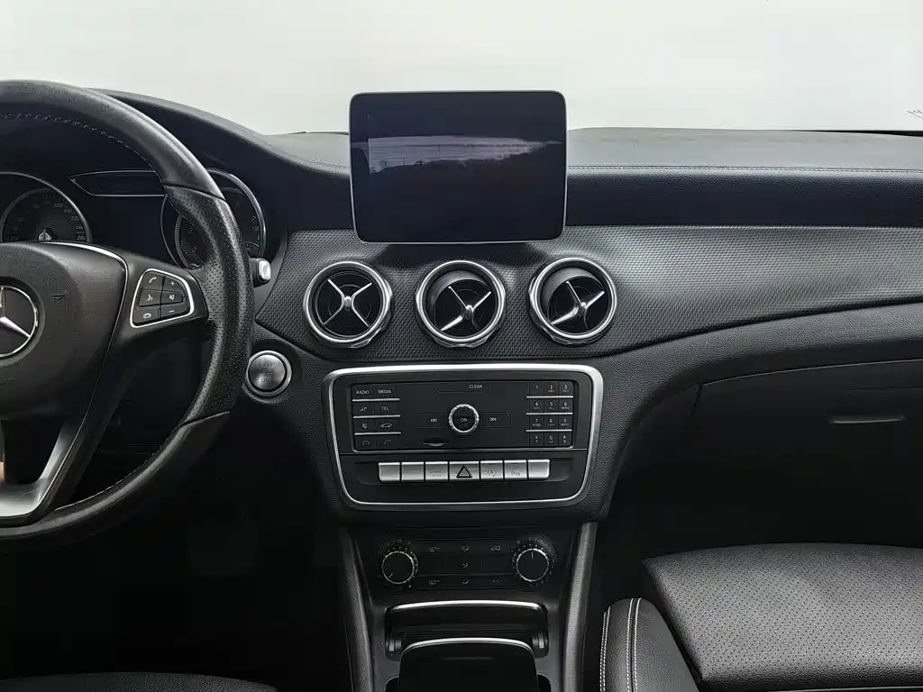 Mercedes-Benz GLA — миниатюра 12