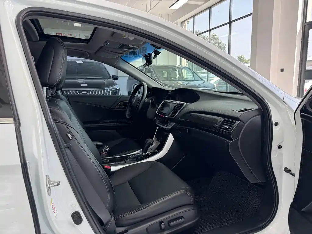 Honda Accord — миниатюра 12