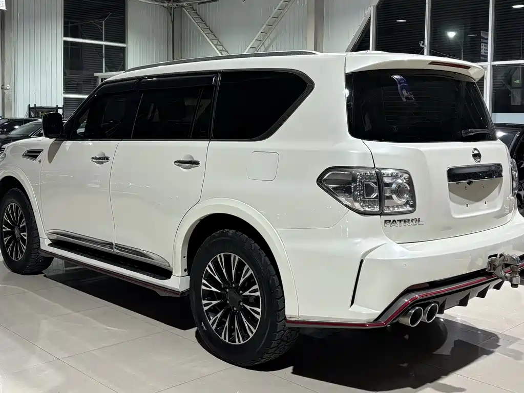 Nissan Patrol — миниатюра 6