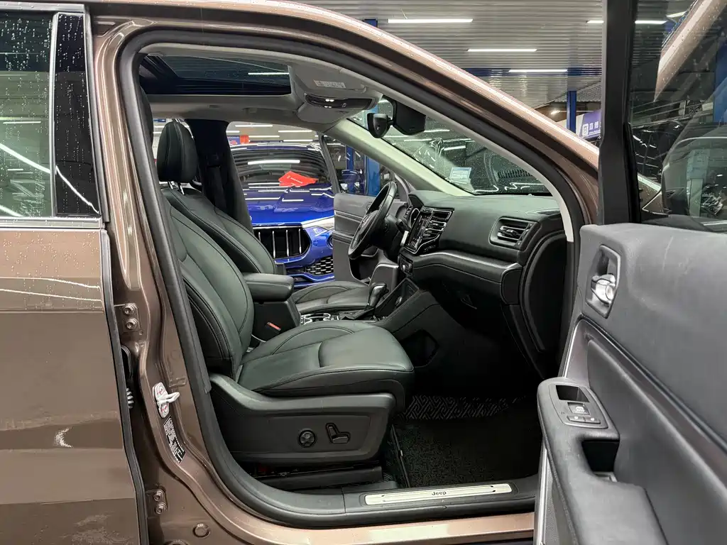 Jeep Commander — миниатюра 14