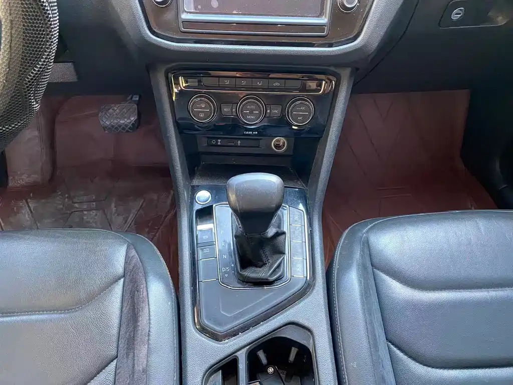 Volkswagen Tiguan L — миниатюра 11