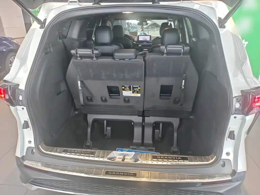Toyota Granvia — миниатюра 19