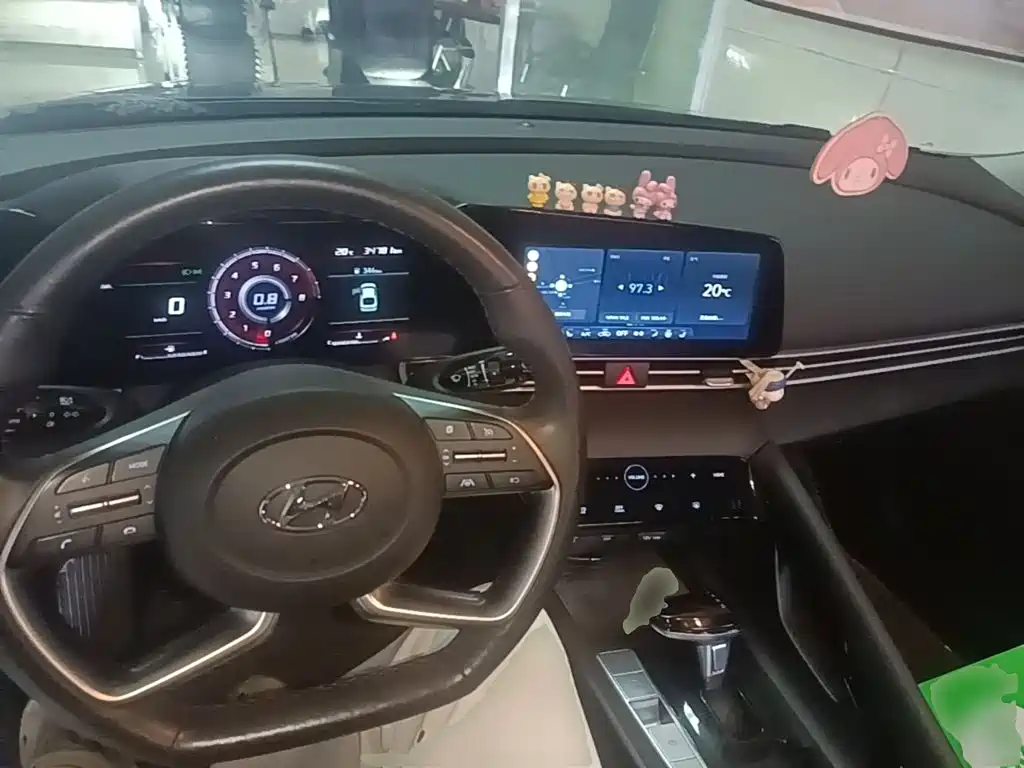 Hyundai Elantra — миниатюра 10