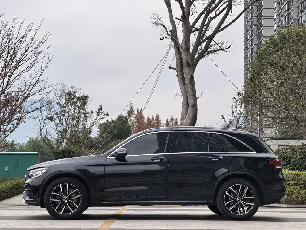 MERCEDES-BENZ GLC